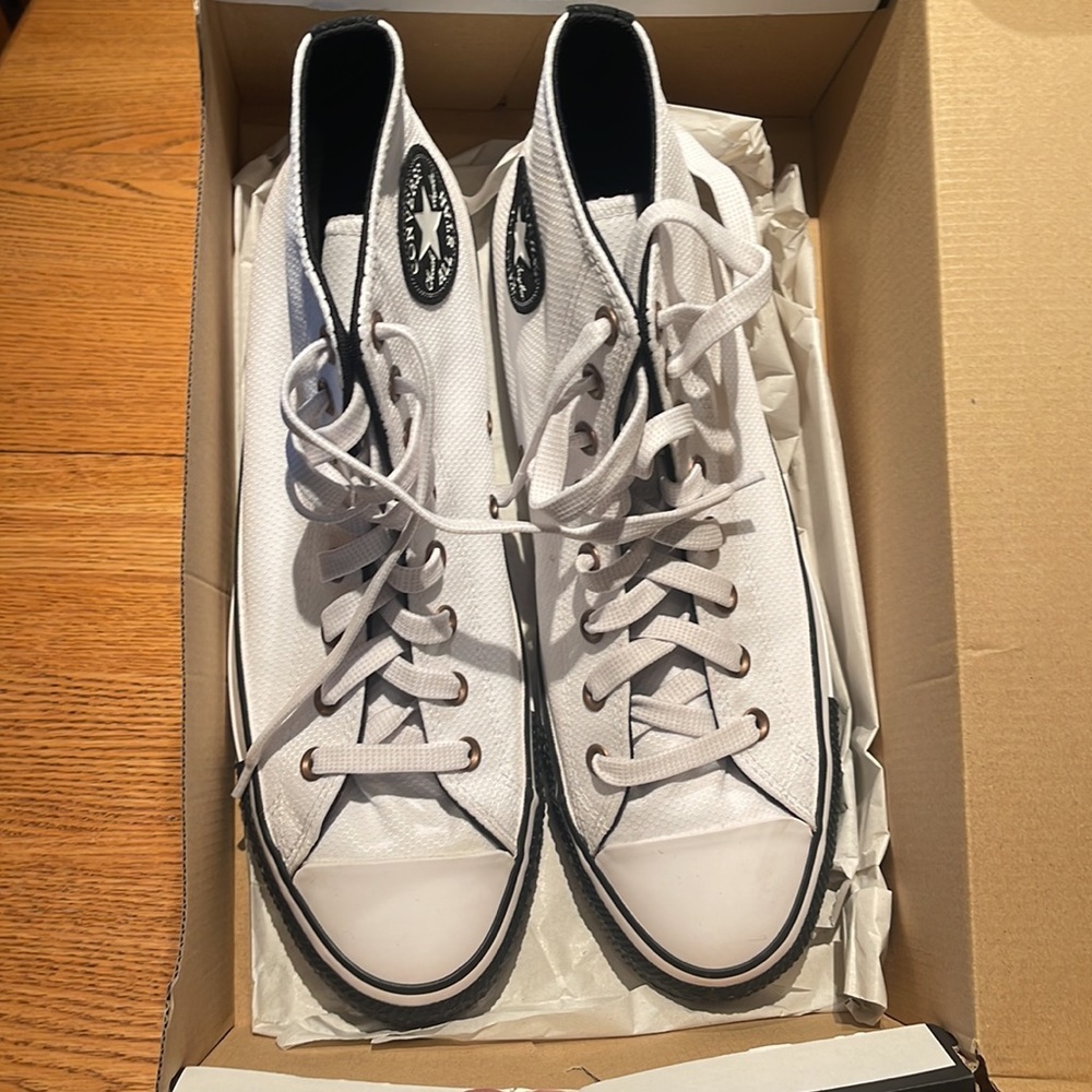 Men’s Converse Space Utility Chuck Taylor All Star tennis shoes - Picture 2 of 4